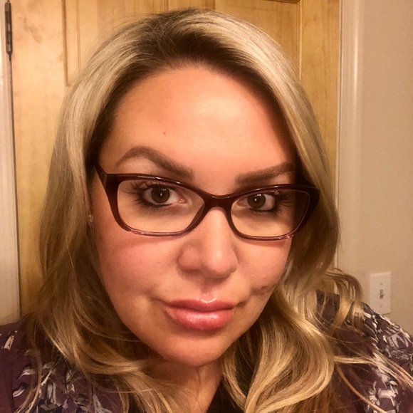 Meet your Posher, April - Picture 2 of 3